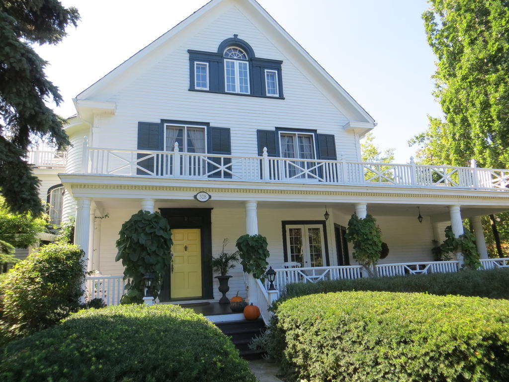 Lakewinds Country Manor Bed & Breakfast Niagara-on-the-Lake Exterior photo