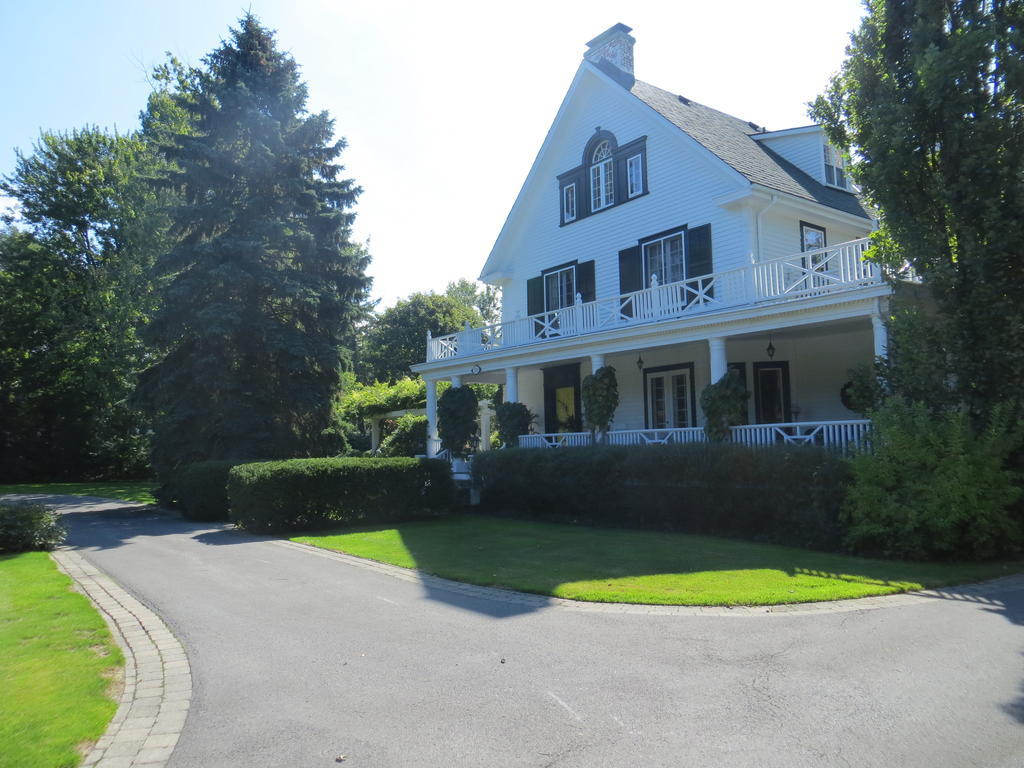 Lakewinds Country Manor Bed & Breakfast Niagara-on-the-Lake Exterior photo